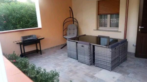 Appartamento con veranda e giardino a 75 m dal mare
